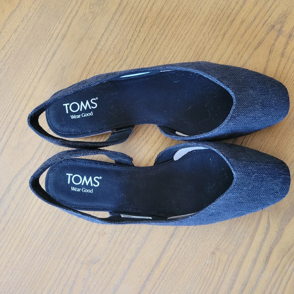 TOMS Black Slingback Pointed-Toe Flats - Picture 2 of 6